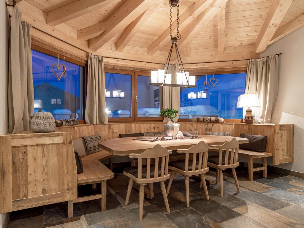Burghotel Alpengluehn โอเบอร์กัวร์เกิล ภายนอก รูปภาพ