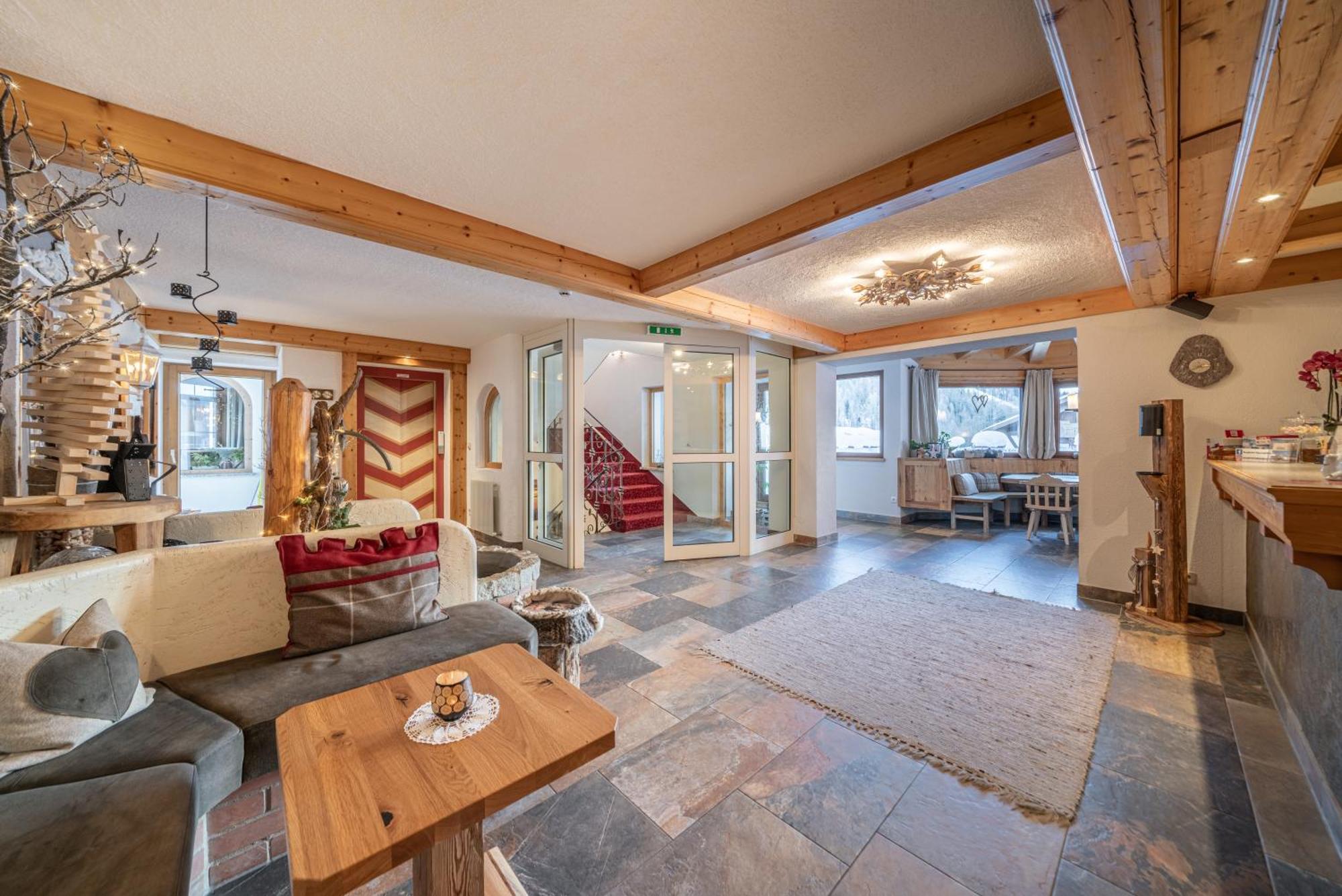 Burghotel Alpengluehn โอเบอร์กัวร์เกิล ภายนอก รูปภาพ