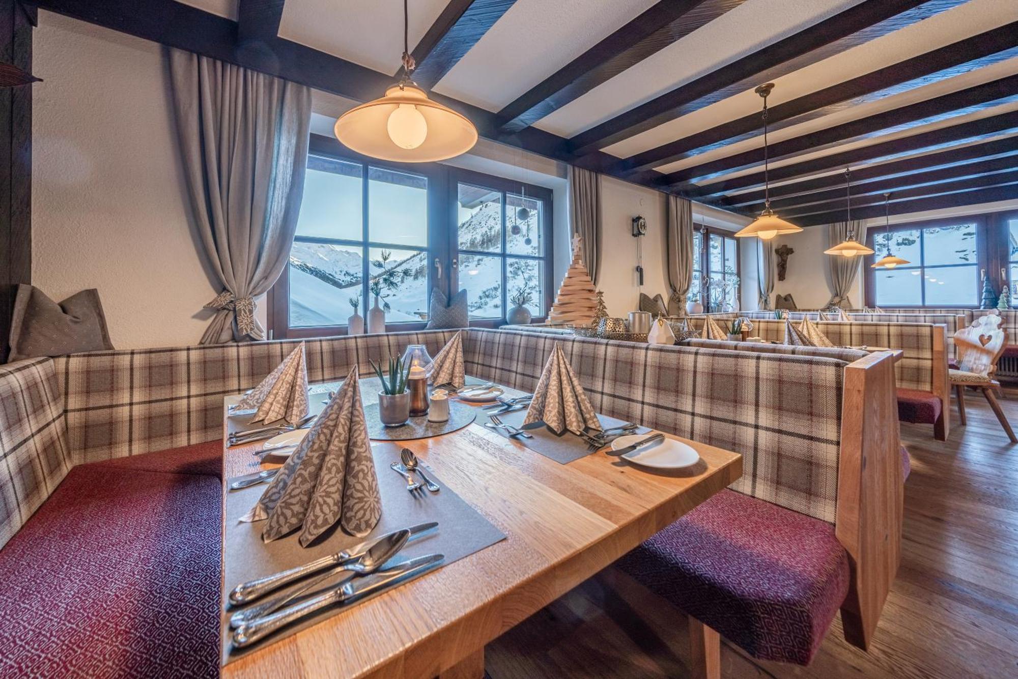 Burghotel Alpengluehn โอเบอร์กัวร์เกิล ภายนอก รูปภาพ