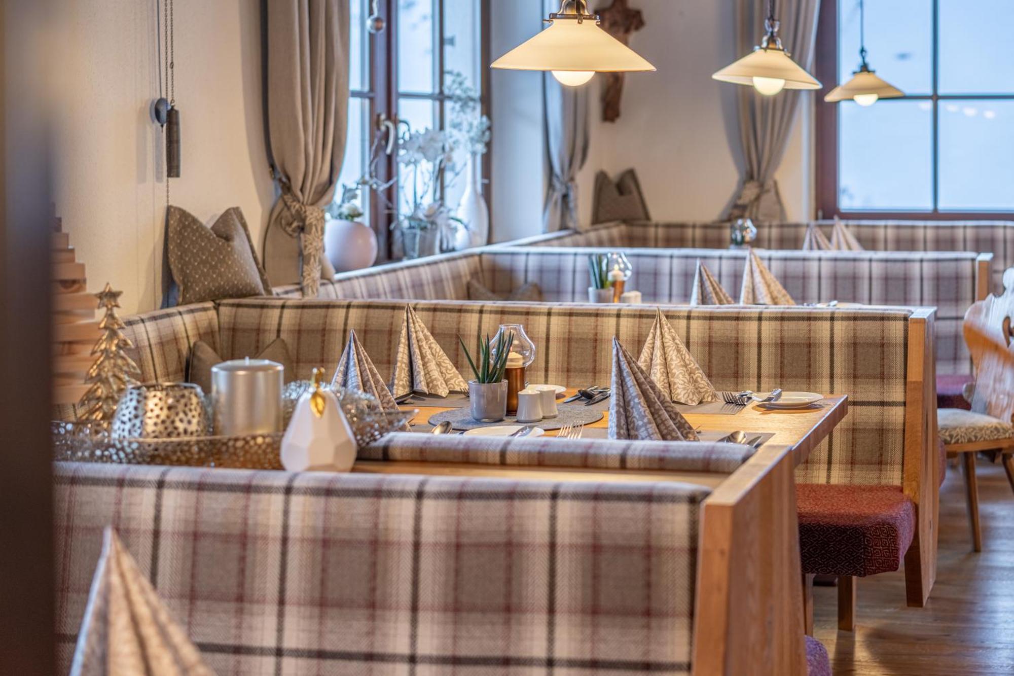 Burghotel Alpengluehn โอเบอร์กัวร์เกิล ภายนอก รูปภาพ