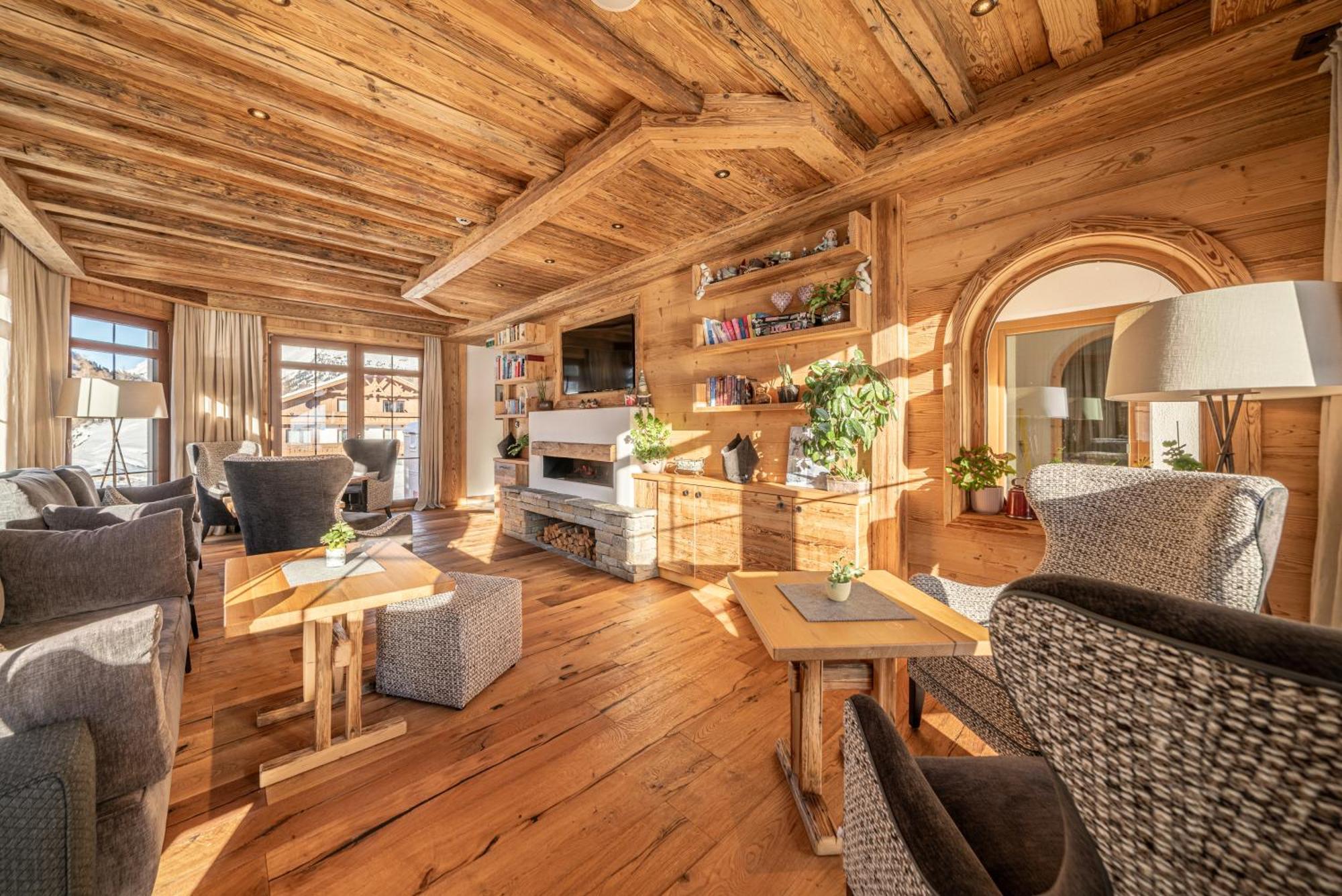 Burghotel Alpengluehn โอเบอร์กัวร์เกิล ภายนอก รูปภาพ