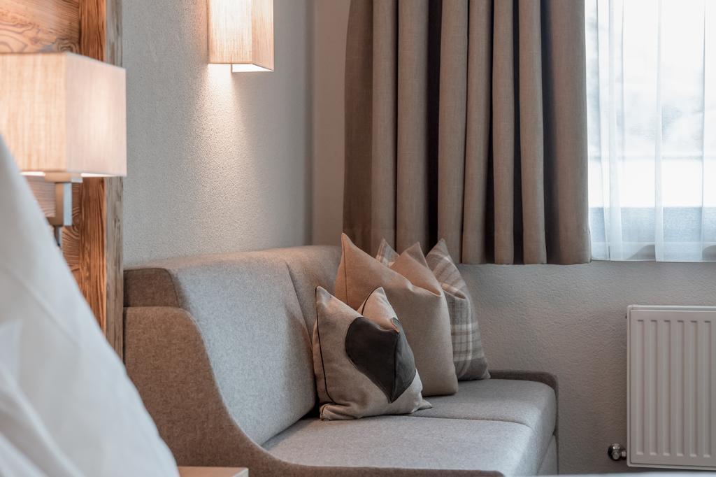 Burghotel Alpengluehn โอเบอร์กัวร์เกิล ภายนอก รูปภาพ